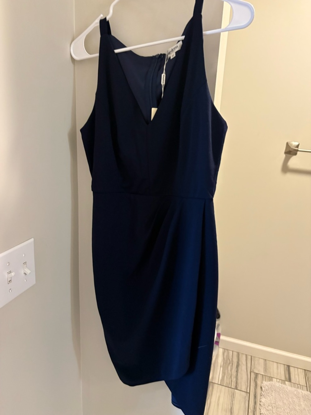 Navy Sheath Dress – Elegant V-Neck Cocktail / Work Dress – Size Medium NWT - Picture 2 of 4